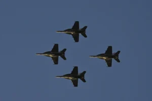 Tensão no Caribe: caças F-18 dos EUA sobrevoam o Golfo da Venezuela
