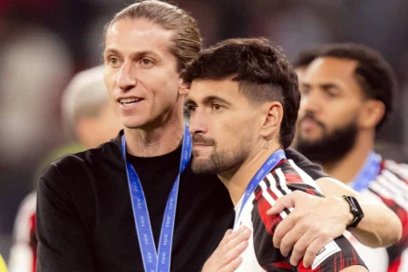 Flamengo renova Filipe Luís até 2027 agora