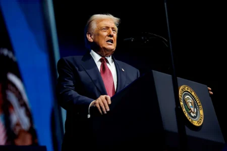 Trump confirma conversa com Maduro em meio à escalada militar Trump confirma conversa com Maduro em meio à escalada militar