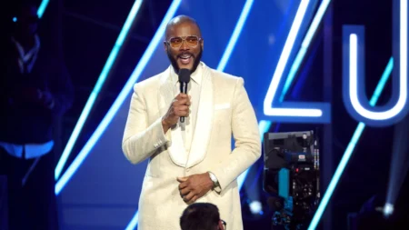 Tyler Perry processado por agressão sexual agora por US$ 77 milhões