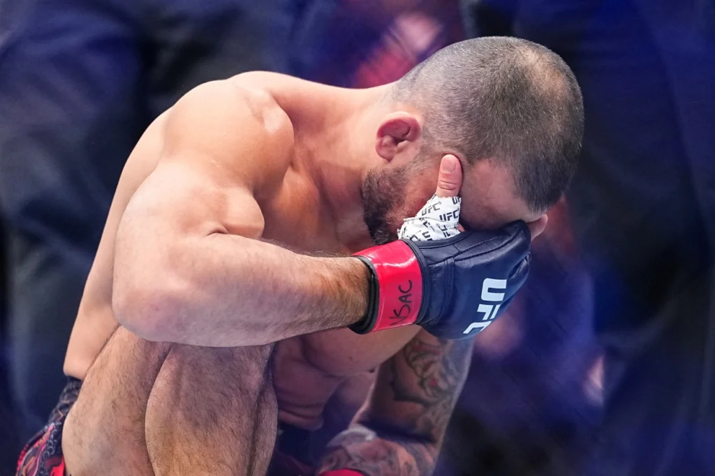 UFC 323: Pantoja sofre grave lesão no braço e Merab perde para Yan