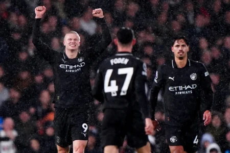 Vídeo: Haaland marca 100º gol na Premier League pelo Manchester City