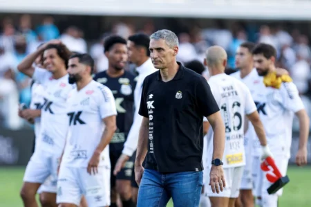Vojvoda se diz aliviado e fala sobre permanência de Neymar no Santos