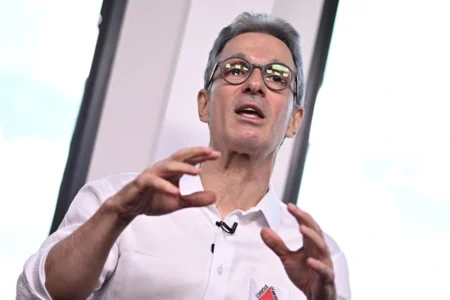 Zema reage à pré-candidatura de Flávio Bolsonaro ao Planalto Zema reage à pré-candidatura de Flávio Bolsonaro ao Planalto