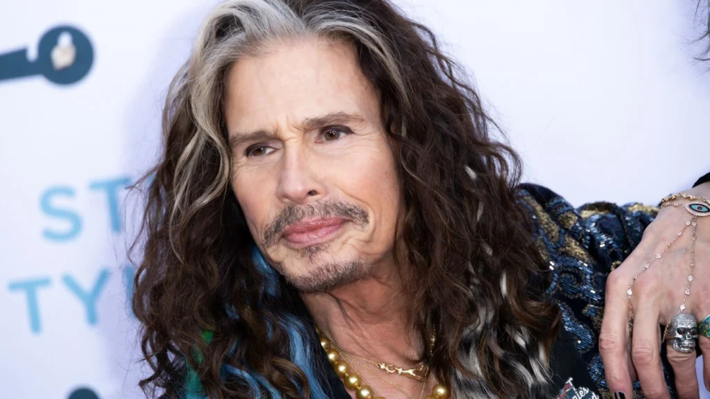 Juíza decide que acusadora de Steven Tyler pode prosseguir com caso de abuso sexual na Califórnia agora