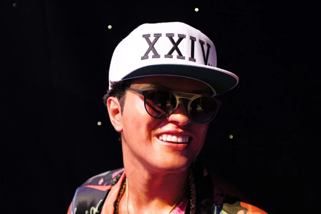 Bruno Mars lança novo álbum hoje, após 8 anos sem disco solo inédito Bruno Mars lança novo álbum hoje, após 8 anos sem disco solo inédito