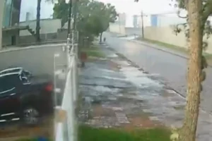 Vídeo mostra jovem atingida por tornado F2 de 180 km/h no Paraná hoje