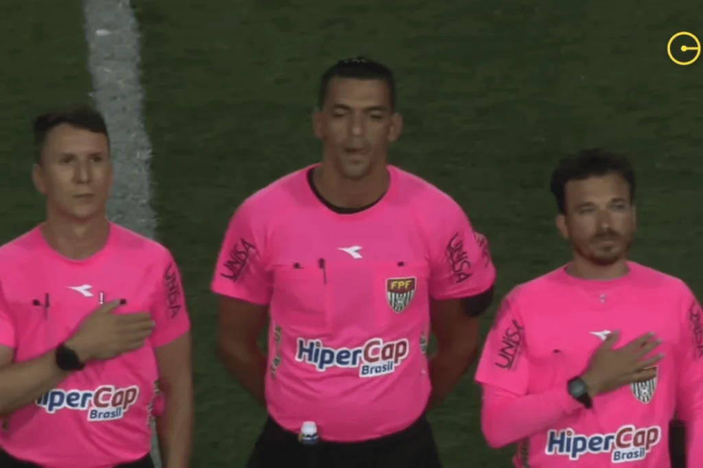 Brasiliense lidera Copinha com uniforme de arbitragem histórico 10 patrocínios agora