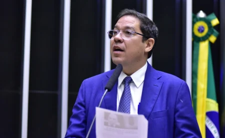 Altineu Côrtes reúne ex-primeira-dama com ministro da STF em jogo de poder político