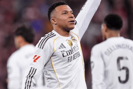 Mbappé Viaja Hoje para Reforçar o Real Madrid na Final da Supercopa da Espanha Contra o Barcelona Mbappé Viaja Hoje para Reforçar o Real Madrid na Final da Supercopa da Espanha Contra o Barcelona