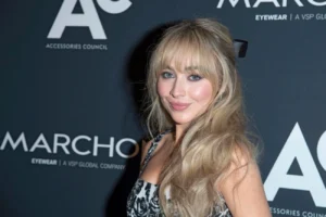 Sabrina Carpenter leva o pop ao Grammy 2026 em show histórico