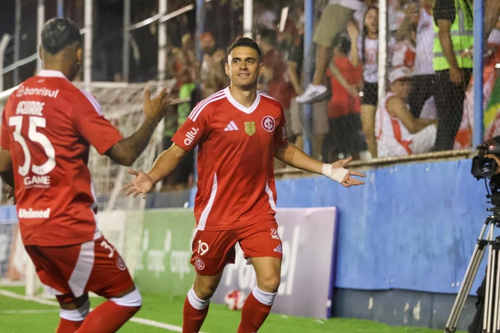 Internacional goleia 4 x 0 e restauro liderança no Campeonato Gaúcho Internacional goleia 4 x 0 e restauro liderança no Campeonato Gaúcho