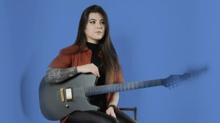 Jéssica Falchi lança EP Solace agora com música instrumental rock e metal