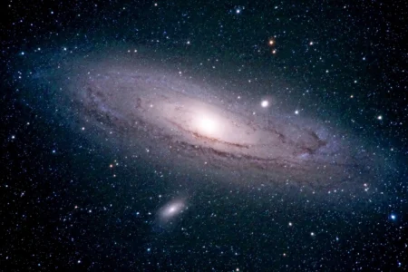 Telescópio James Webb revela agora o passado caótico da Via Láctea