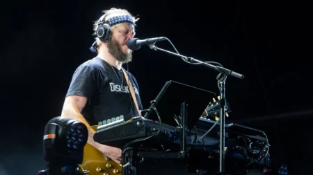 Bon Iver revela Volumes com 6 anos de álbuns ao vivo inéditos
