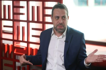 Boulos leva STF contra escolas cívico-militares de Tarcísio, denunciando risco de desvio de R$ 1 bi