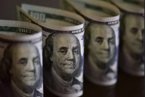 Dólar avança com emprego nos EUA, juros na Europa e falas de Lula