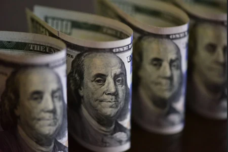 Dólar avança com emprego nos EUA, juros na Europa e falas de Lula