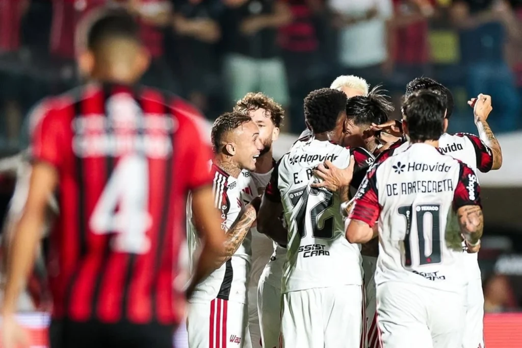 Flamengo conquista 1º triunfo no Brasileirão 2026 ao vencer Vitória por 2 a 1 hoje