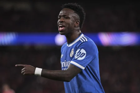 Vini Jr brilha no Real Madrid e responde racismo com gol na Champions hoje Vini Jr brilha no Real Madrid e responde racismo com gol na Champions hoje
