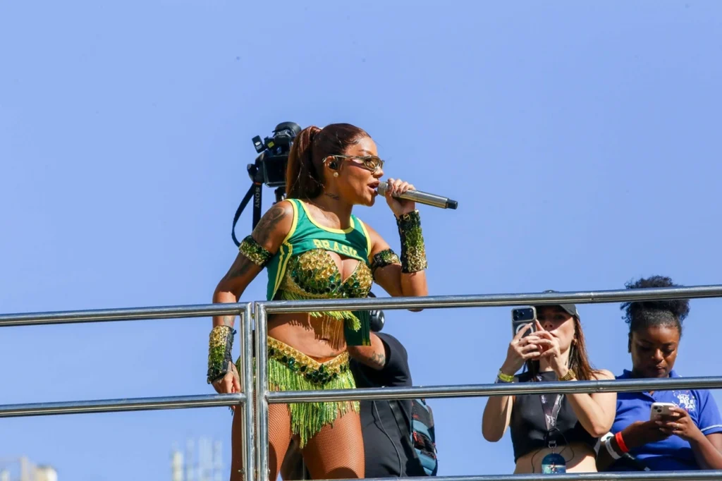 Ludmilla arrasta multidão no Carnaval RJ com Fervo da Lud Ludmilla arrasta multidão no Carnaval RJ com Fervo da Lud