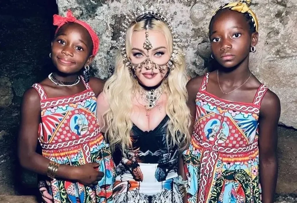 Madonna presencia vitória arrasadora das filhas no Tottenham sub 13 hoje