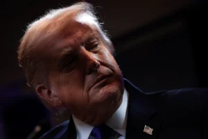 Trump impõe tarifa global de 10% hoje em resposta à Suprema Corte