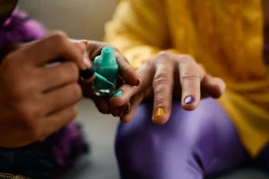 Manter as suas unhas brilhantes em meio ao Carnaval em apenas 7 dias