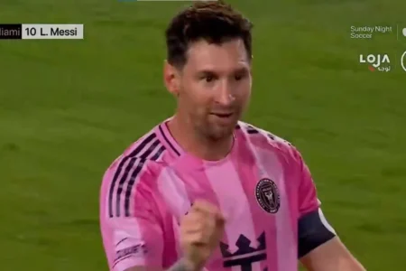 Messi brilha marcando 2 gols incríveis e provoca adversários agora Messi brilha marcando 2 gols incríveis e provoca adversários agora