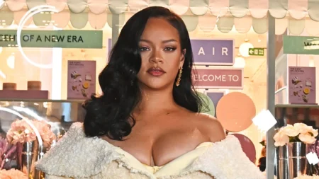 Rihanna ilesa após tiros em sua casa em Los Angeles, suspeita detida hoje