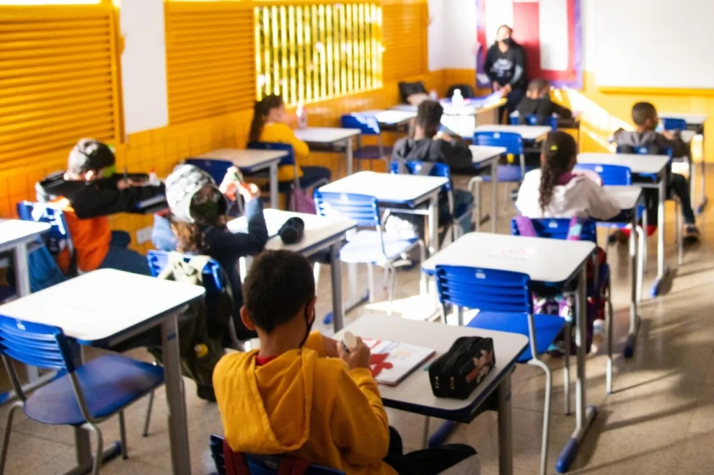 STF invalida leis municipais, permite mais diversão em escolas hoje