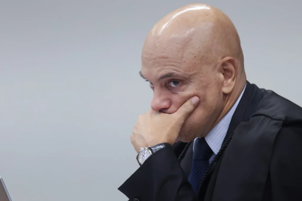 Vice da CPMI expõe celular de Moraes na CPI do INSS agora Vice da CPMI expõe celular de Moraes na CPI do INSS agora