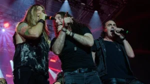 Angra faz história com show épico de 9 integrantes no Bangers hoje