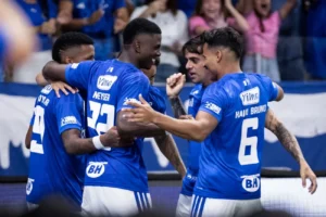 Cruzeiro vira jogo e bate Red Bull Bragantino no Mineirão agora