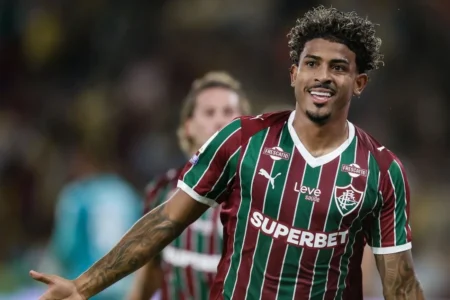 Fluminense vence Chapecoense por 2x1 hoje no Maracanã e mantém 3ª colocação no Brasileirão agora