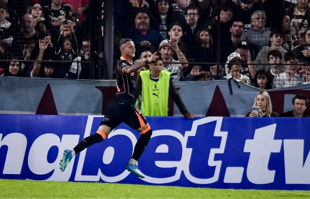 Corinthians busca liderança na Libertadores hoje contra Santa Fé