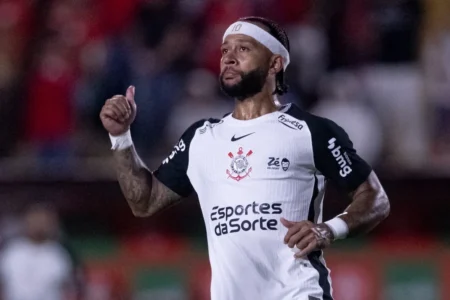 Corinthians negocia renovação com Memphis Depay hoje com ajuste no contrato