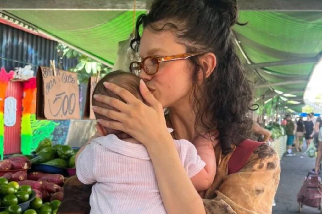 Manu Gavassi agora mostra aniversário da filha Nara como nunca visto