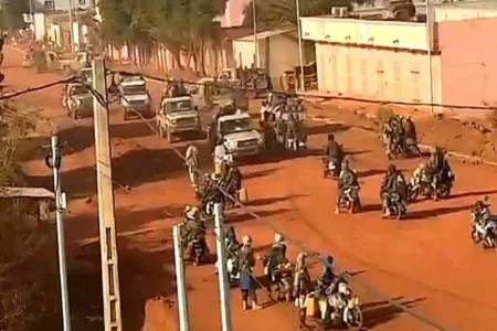 Mali sob ataque JNIM mata ministro defesa em ofensiva ligada à Al Qaeda hoje Mali sob ataque JNIM mata ministro defesa em ofensiva ligada à Al Qaeda hoje