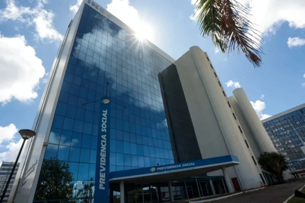 INSS paga 13º salário de aposentados hoje sexta 24, veja se você recebe INSS paga 13º salário de aposentados hoje sexta 24, veja se você recebe