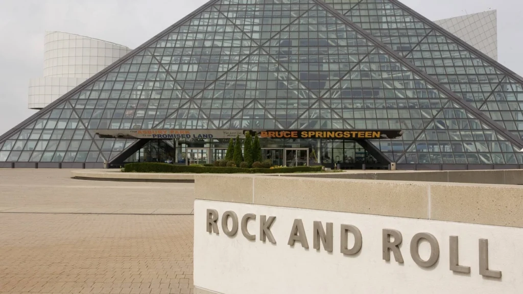 Iron Maiden, Oasis e mais 10 ícones do rock entram para o Rock and Roll Hall of Fame Iron Maiden, Oasis e mais 10 ícones do rock entram para o Rock and Roll Hall of Fame