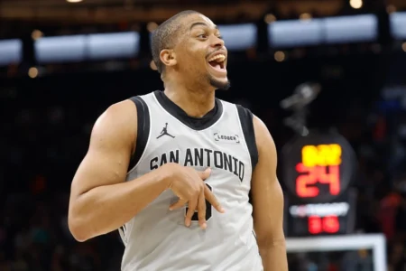 Keldon Johnson é eleito o melhor sexto homem da NBA na temporada 2025/26