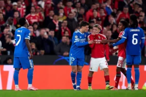 Benfica jogador é suspenso por 6 jogos após racismo homofóbico contra Vini Jr