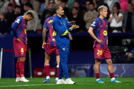 Raphinha pode ser punido pela Uefa depois de acusar arbitragem de roubo na Champions League