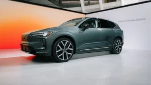 Volvo lança agora EX60 em Nova York