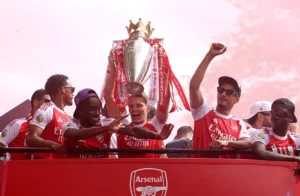 Arsenal comemora 14º título inglês hoje após 23 anos