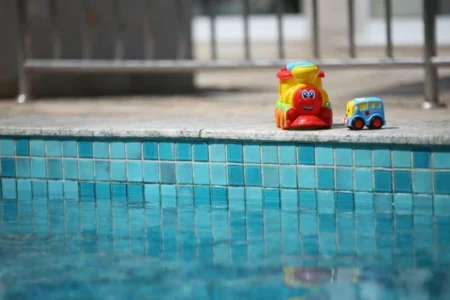 Bebê de 1 ano morre afogado em piscina no Park Way hoje à tarde Bebê de 1 ano morre afogado em piscina no Park Way hoje à tarde