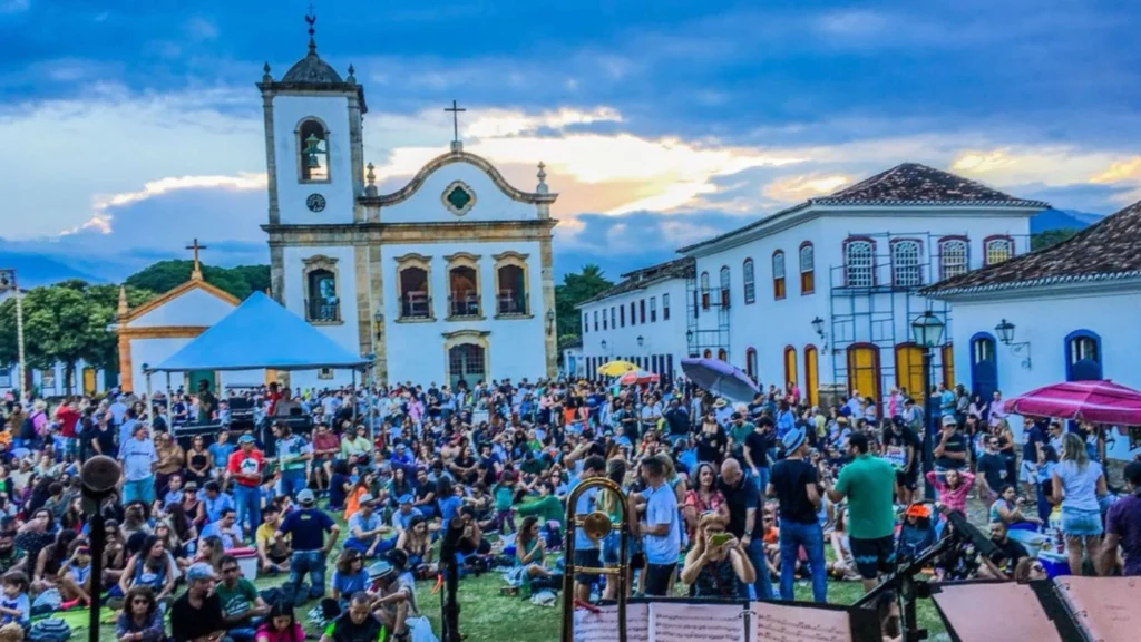 Bourbon Festival Paraty hoje com 16ª edição e 12 horas de música ao ar livre Bourbon Festival Paraty hoje com 16ª edição e 12 horas de música ao ar livre