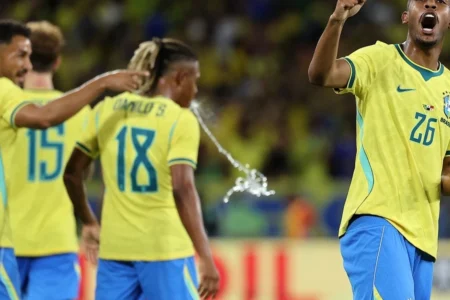 Brasil marca 4 gols em sequência e goleia Panamá com facilidade hoje