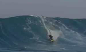 Michaela Fregonese quebra recorde de onda surfada mais alta por uma mulher no Brasil hoje com 12 25m